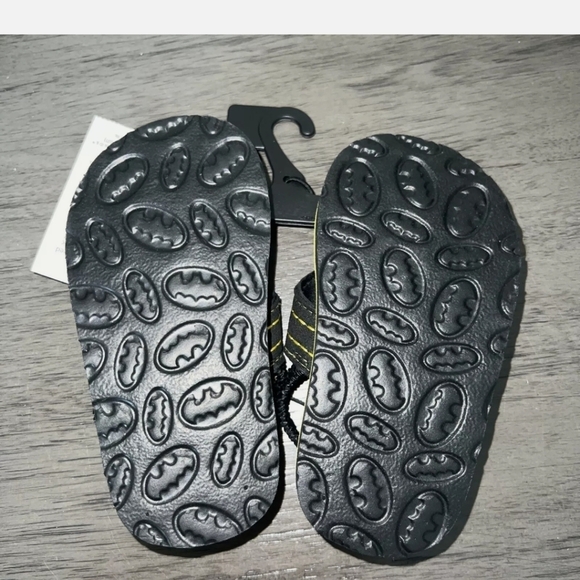 DC Comics Batman Boys License Light Up Batman Logo Flip Flop Kid Sandal Size 7 8 - Picture 2 of 4